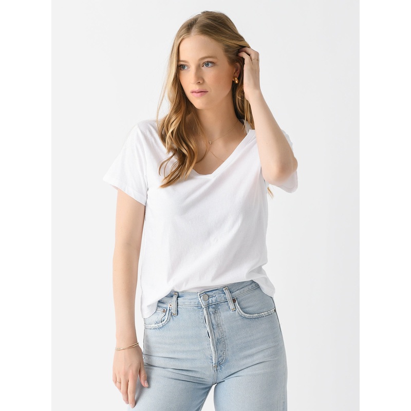 AMO Women’s V-Neck Tee