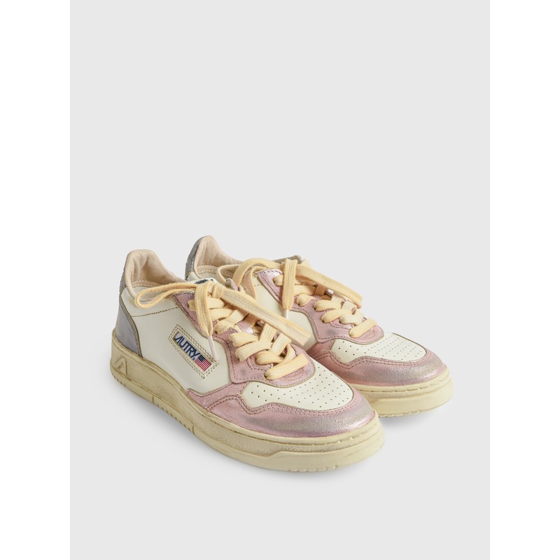 Autry Women’s Medalist Low Super Vintage Sneaker