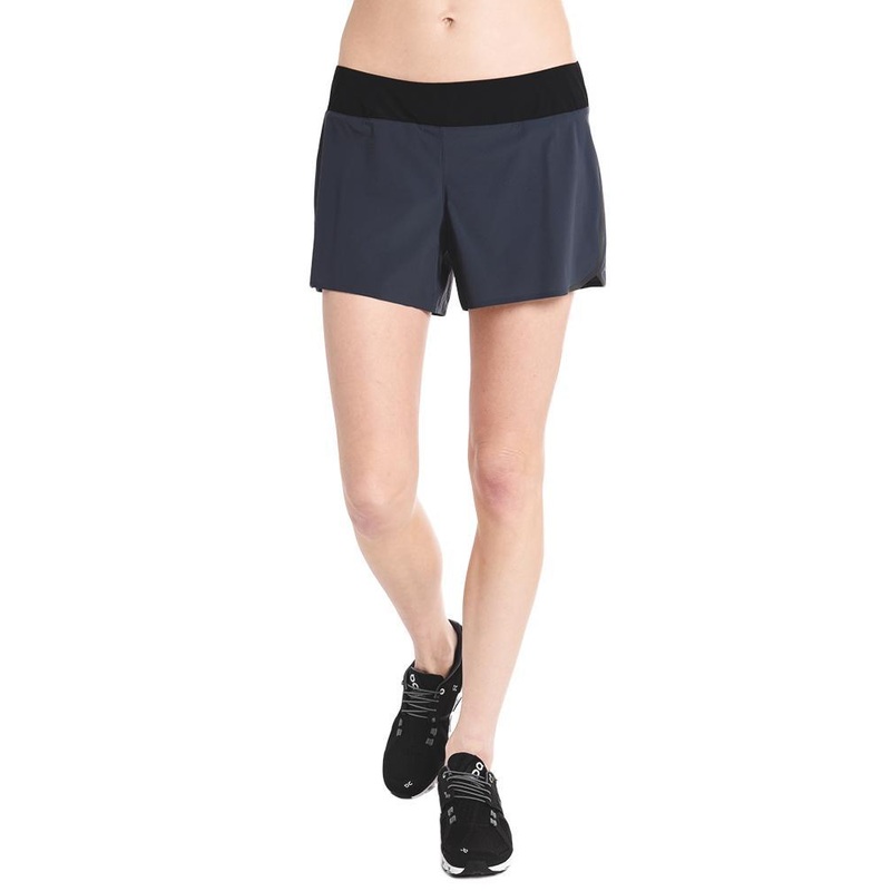 On Women’s Running Shorts|M|MIDNIGHT NAVY STRETCH LIMO